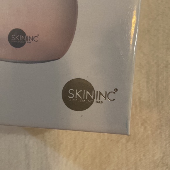 Skin Inc Cryo-Ice Sake Roller - Picture 3 of 7